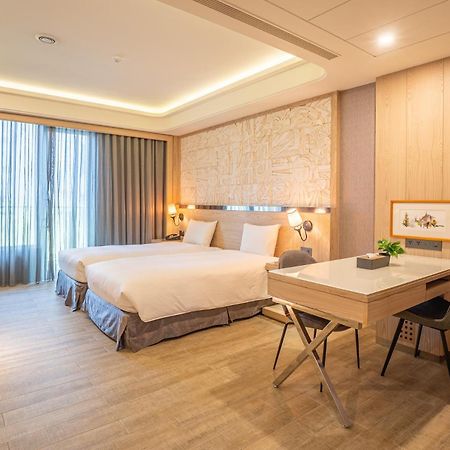 Guide Hotel Taichung Ziyou Ngoại thất bức ảnh