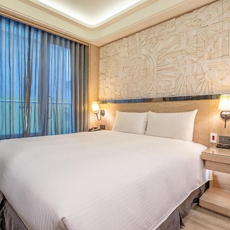 Guide Hotel Taichung Ziyou Ngoại thất bức ảnh