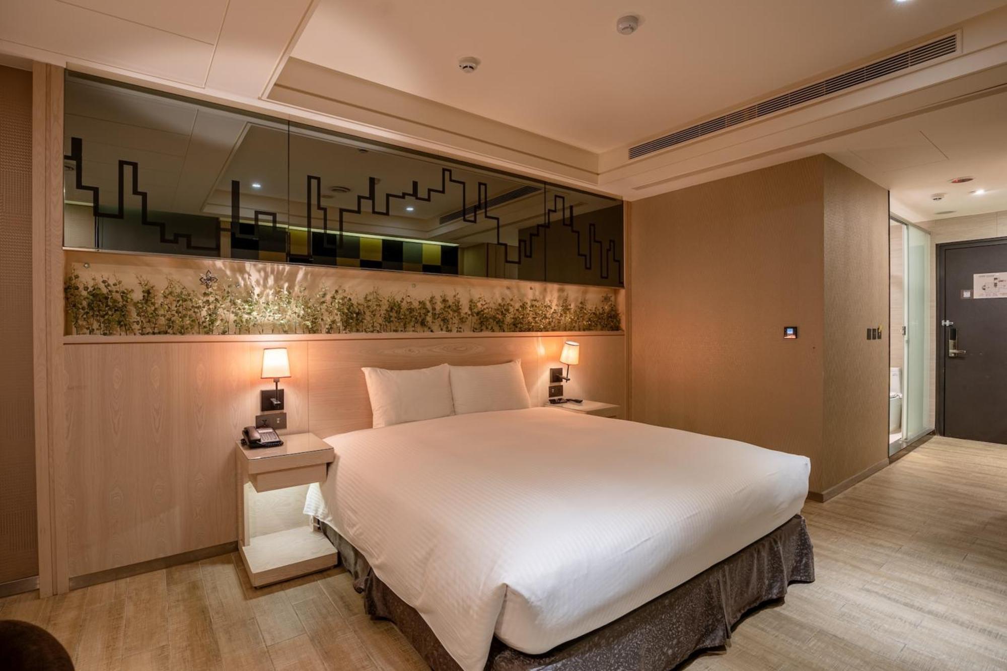 Guide Hotel Taichung Ziyou Ngoại thất bức ảnh