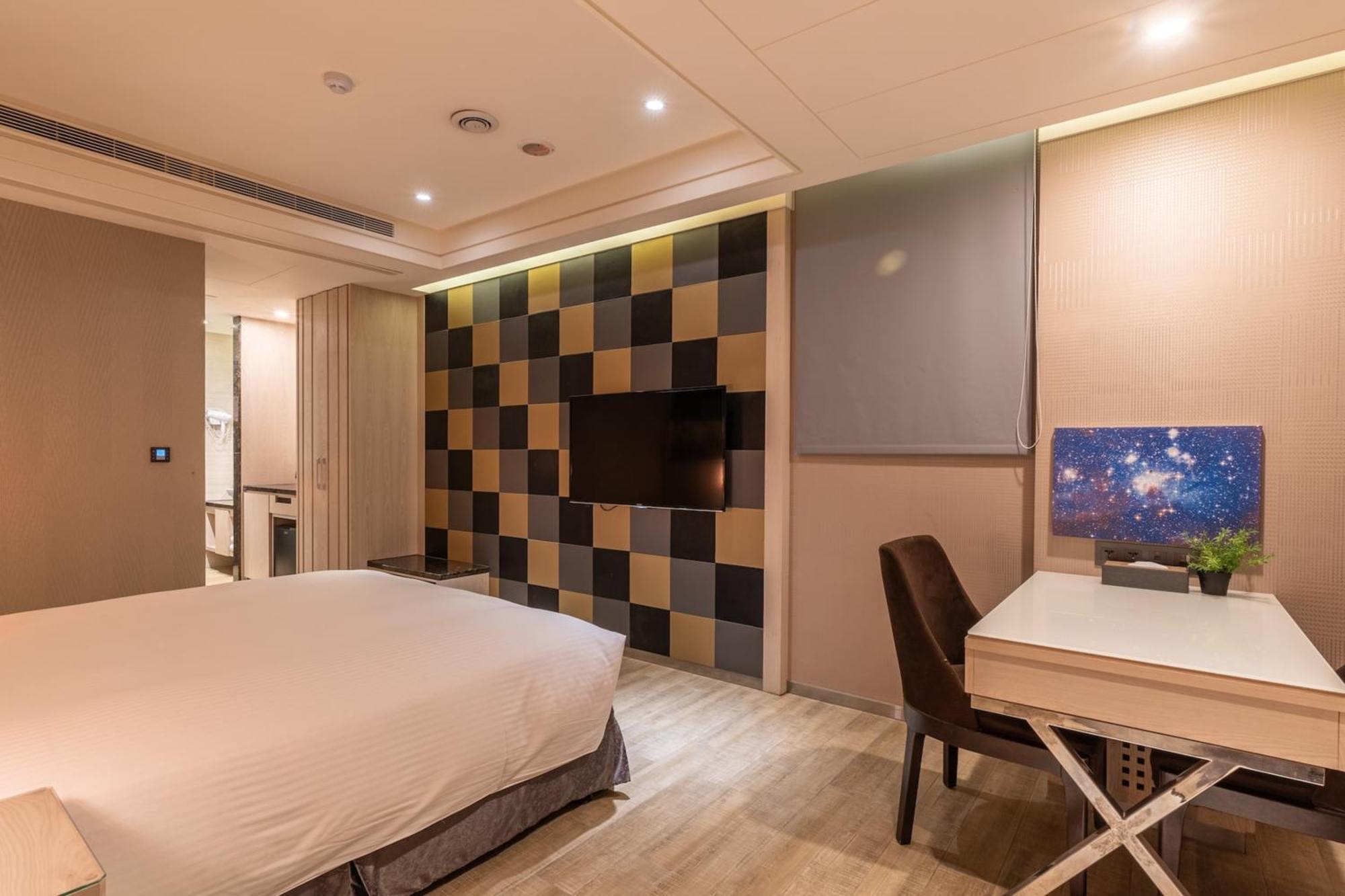 Guide Hotel Taichung Ziyou Ngoại thất bức ảnh