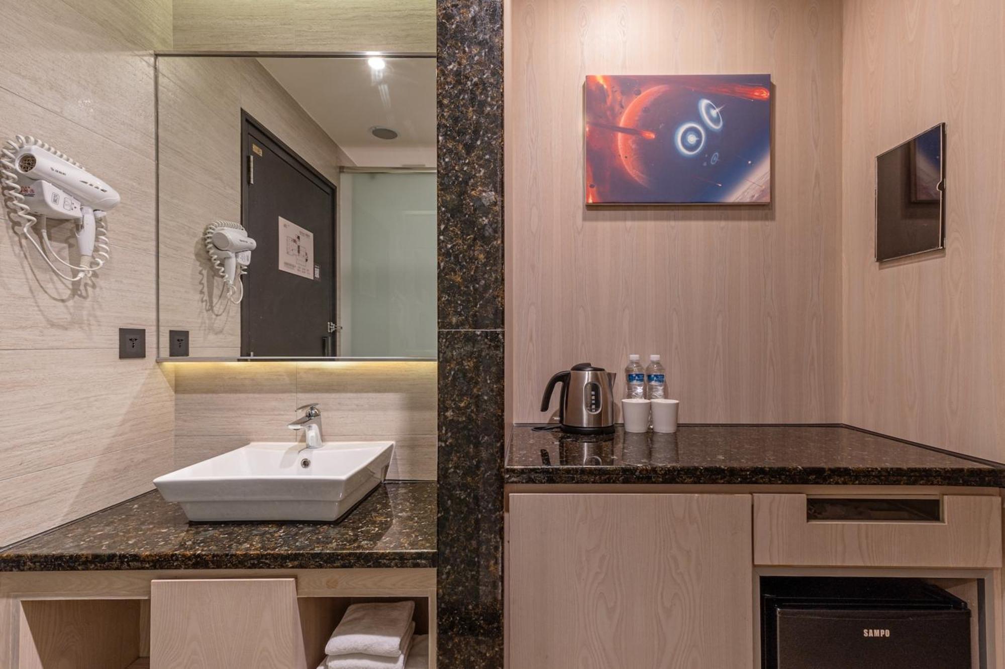 Guide Hotel Taichung Ziyou Ngoại thất bức ảnh