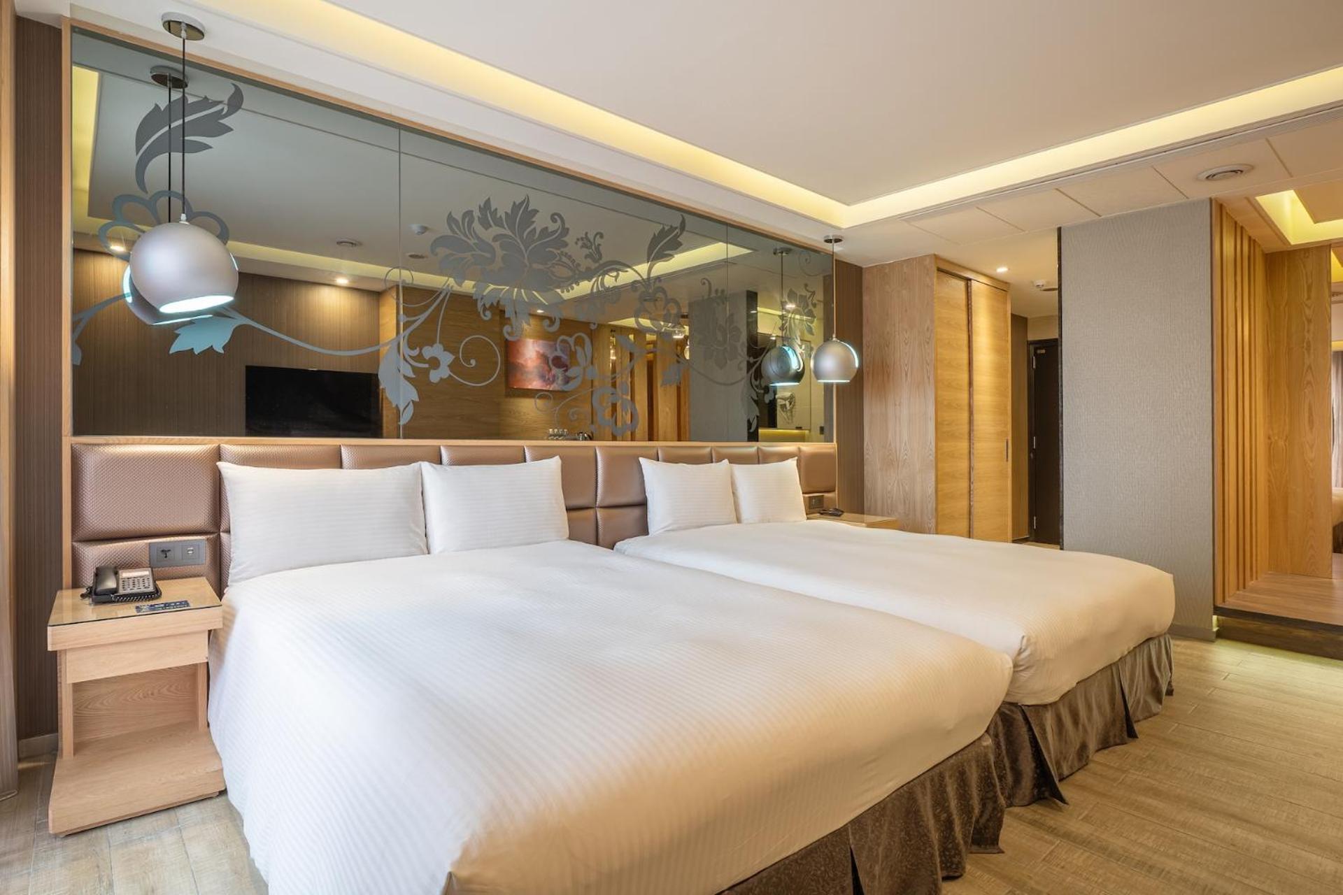 Guide Hotel Taichung Ziyou Ngoại thất bức ảnh