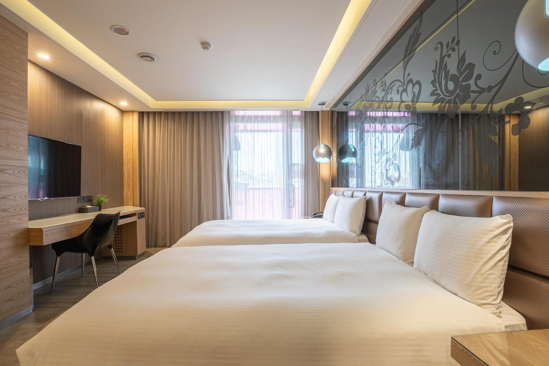 Guide Hotel Taichung Ziyou Ngoại thất bức ảnh