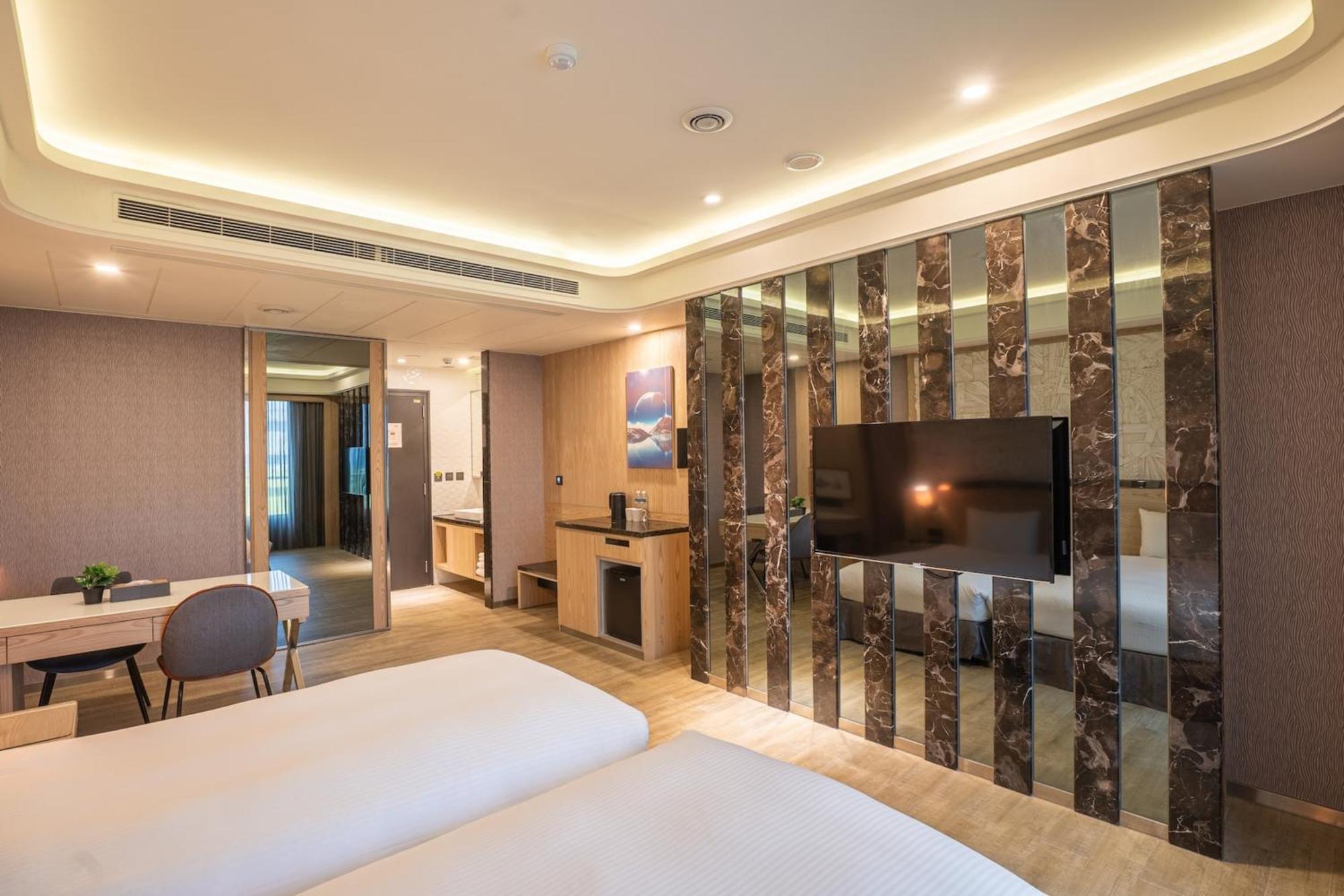 Guide Hotel Taichung Ziyou Ngoại thất bức ảnh