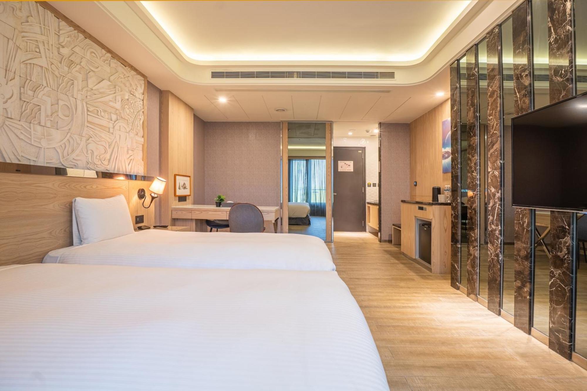 Guide Hotel Taichung Ziyou Ngoại thất bức ảnh