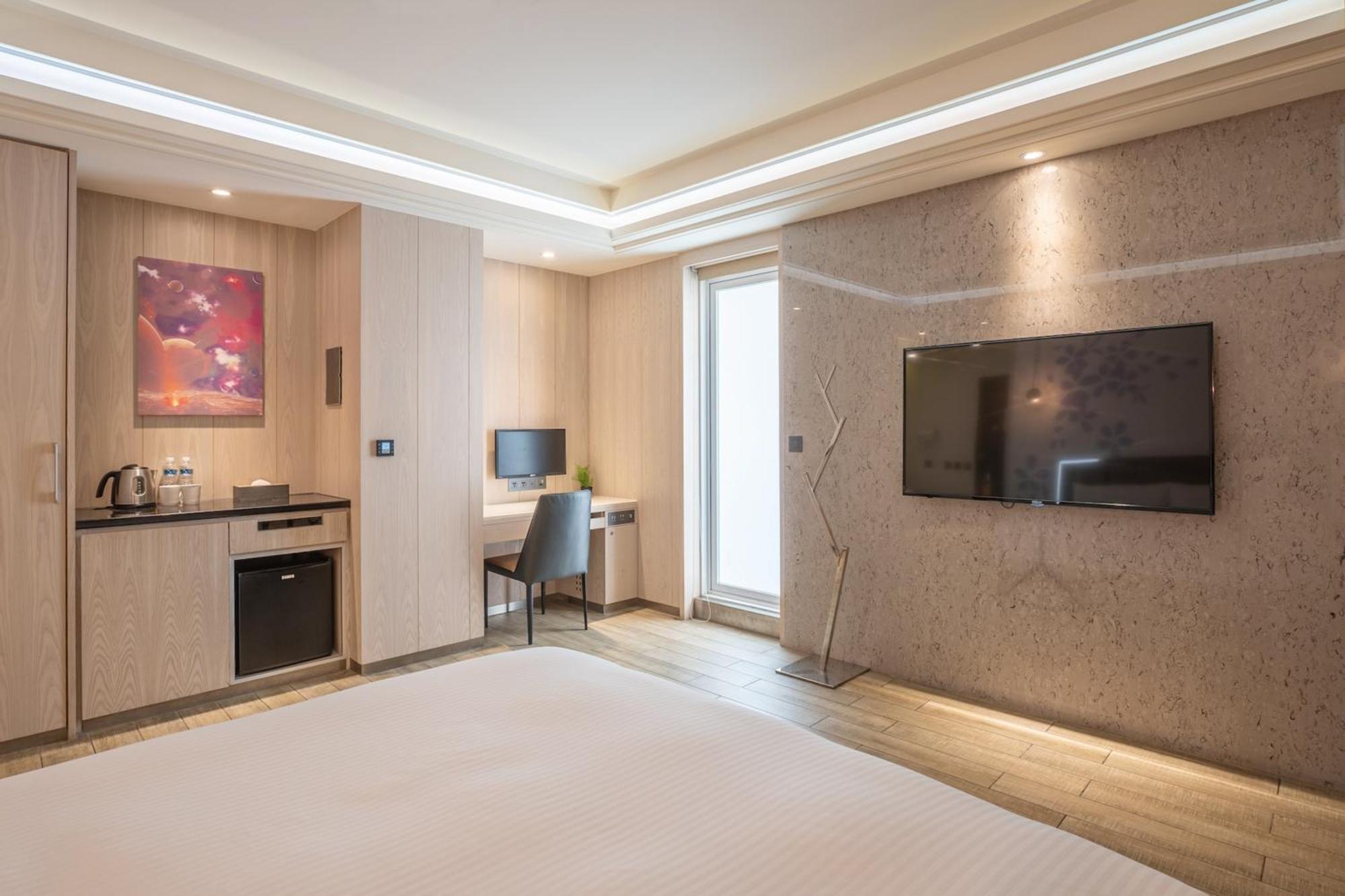 Guide Hotel Taichung Ziyou Ngoại thất bức ảnh