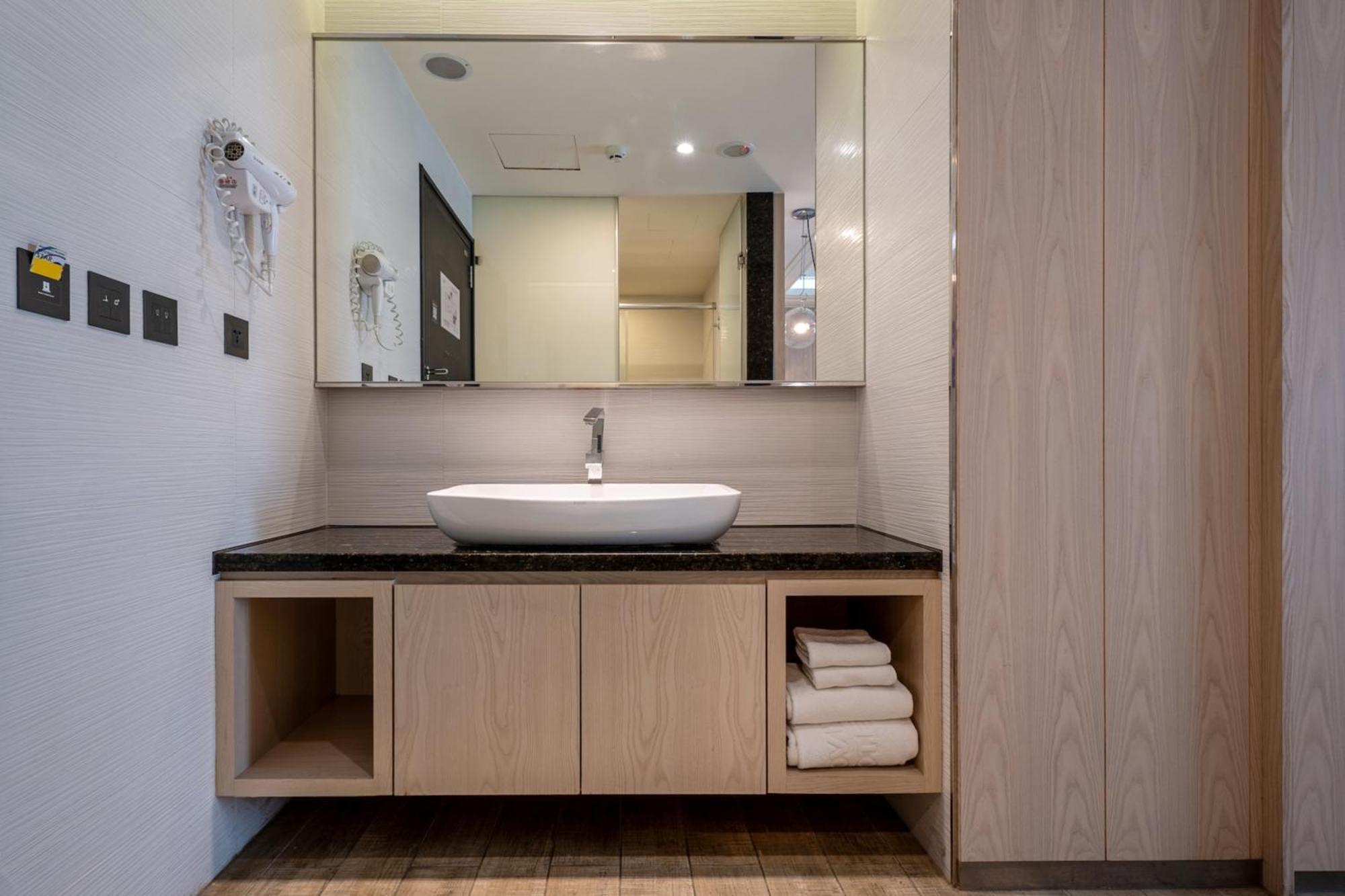 Guide Hotel Taichung Ziyou Ngoại thất bức ảnh