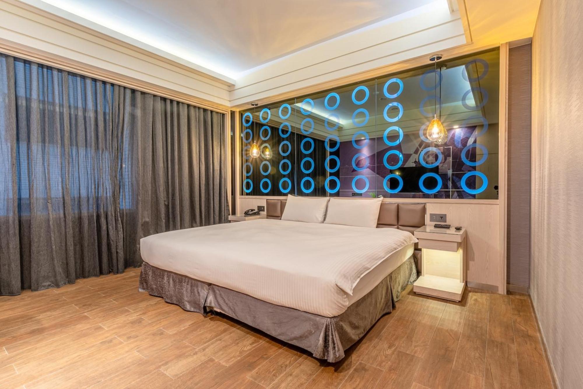 Guide Hotel Taichung Ziyou Ngoại thất bức ảnh