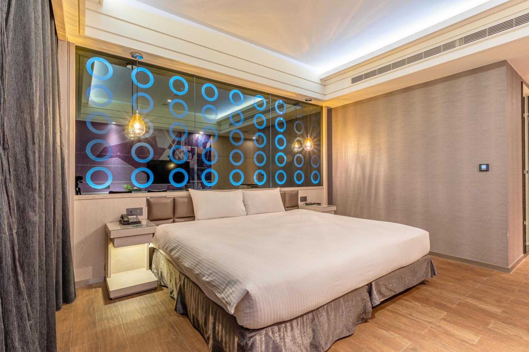 Guide Hotel Taichung Ziyou Ngoại thất bức ảnh