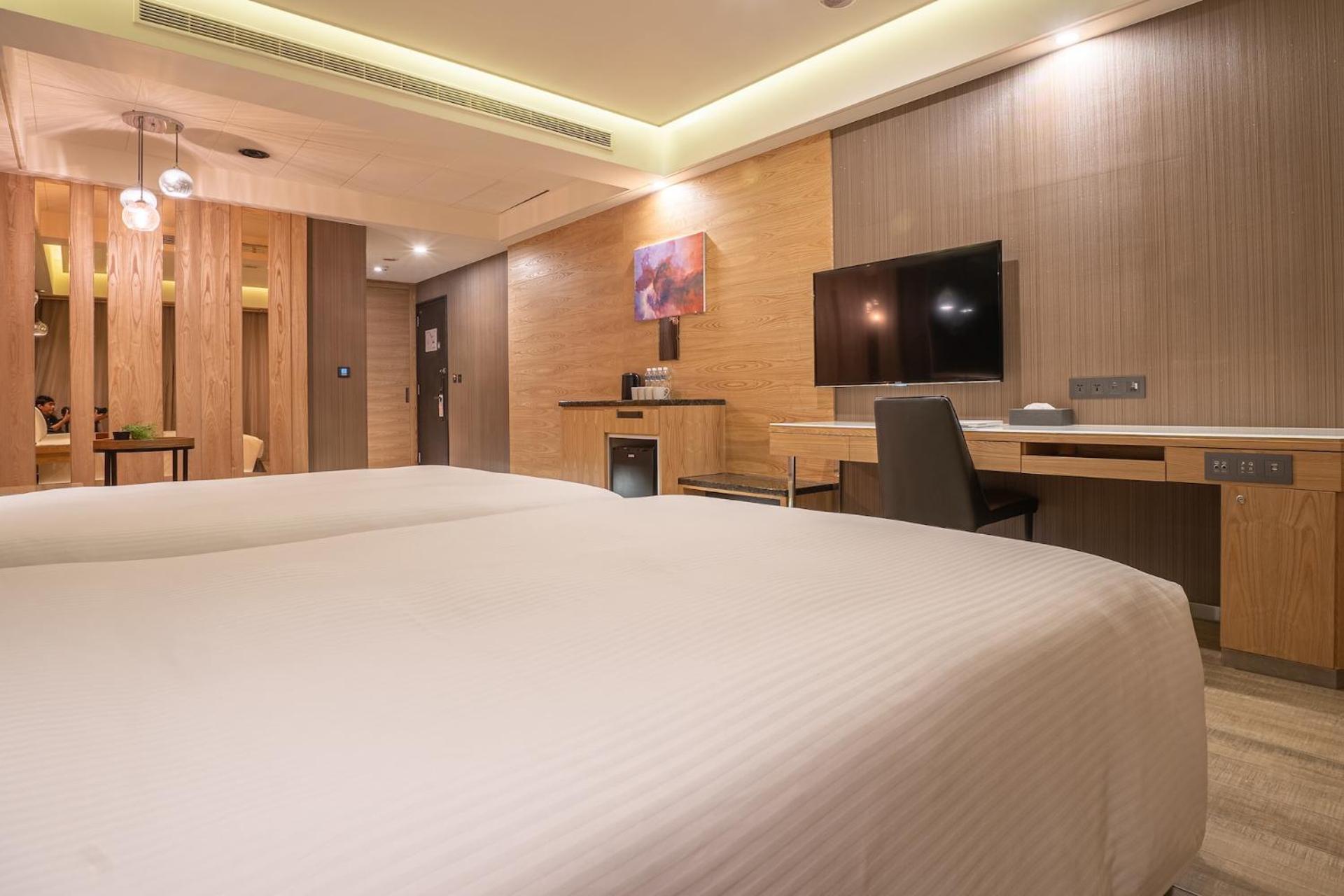Guide Hotel Taichung Ziyou Ngoại thất bức ảnh