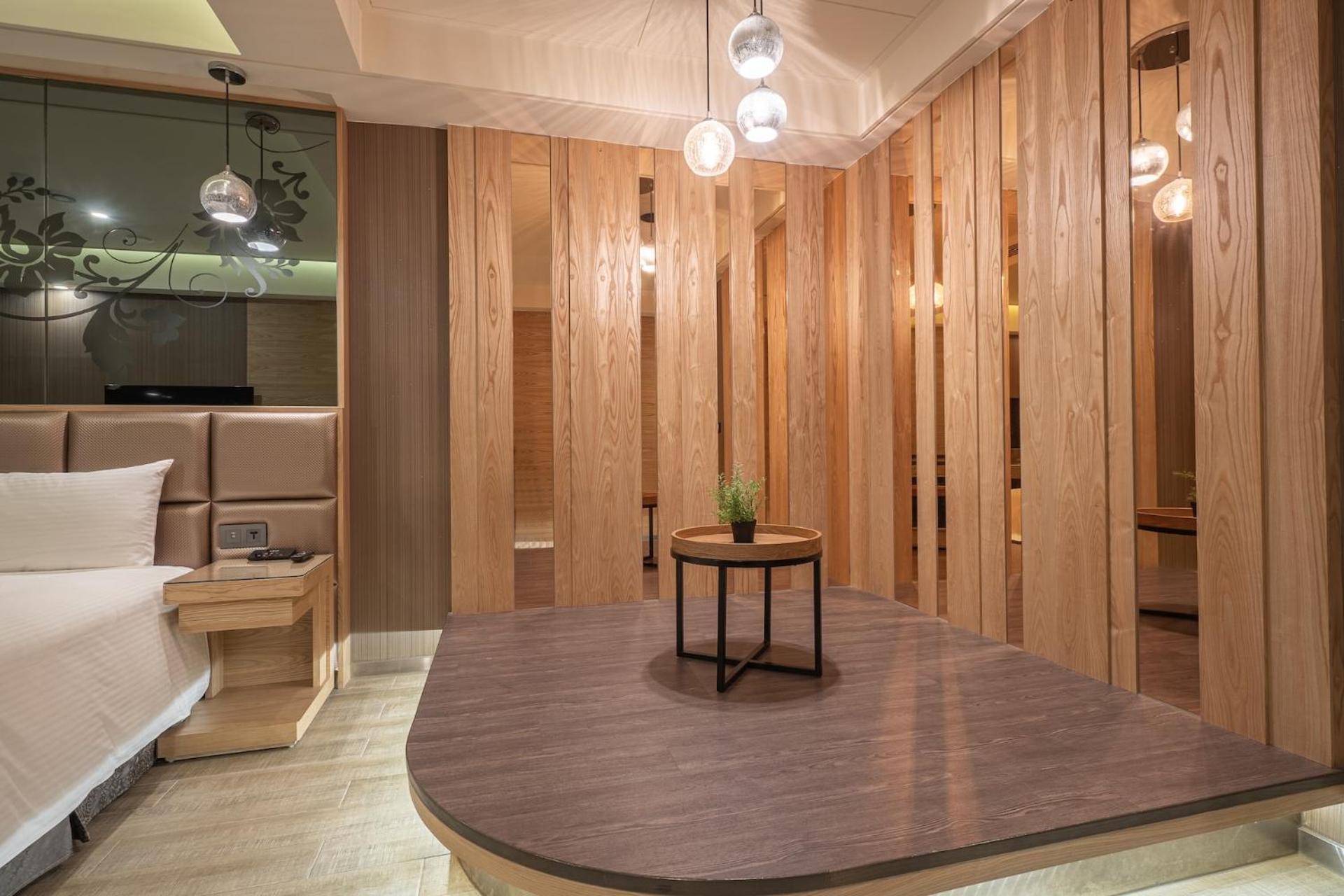 Guide Hotel Taichung Ziyou Ngoại thất bức ảnh