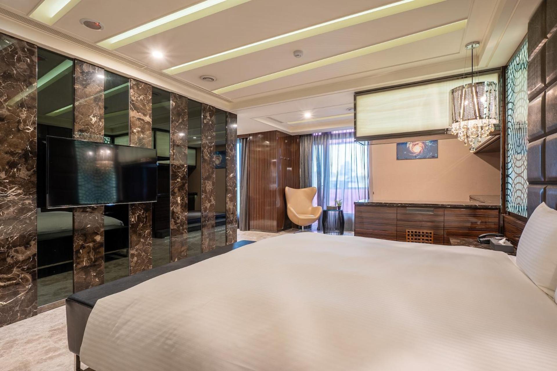 Guide Hotel Taichung Ziyou Ngoại thất bức ảnh