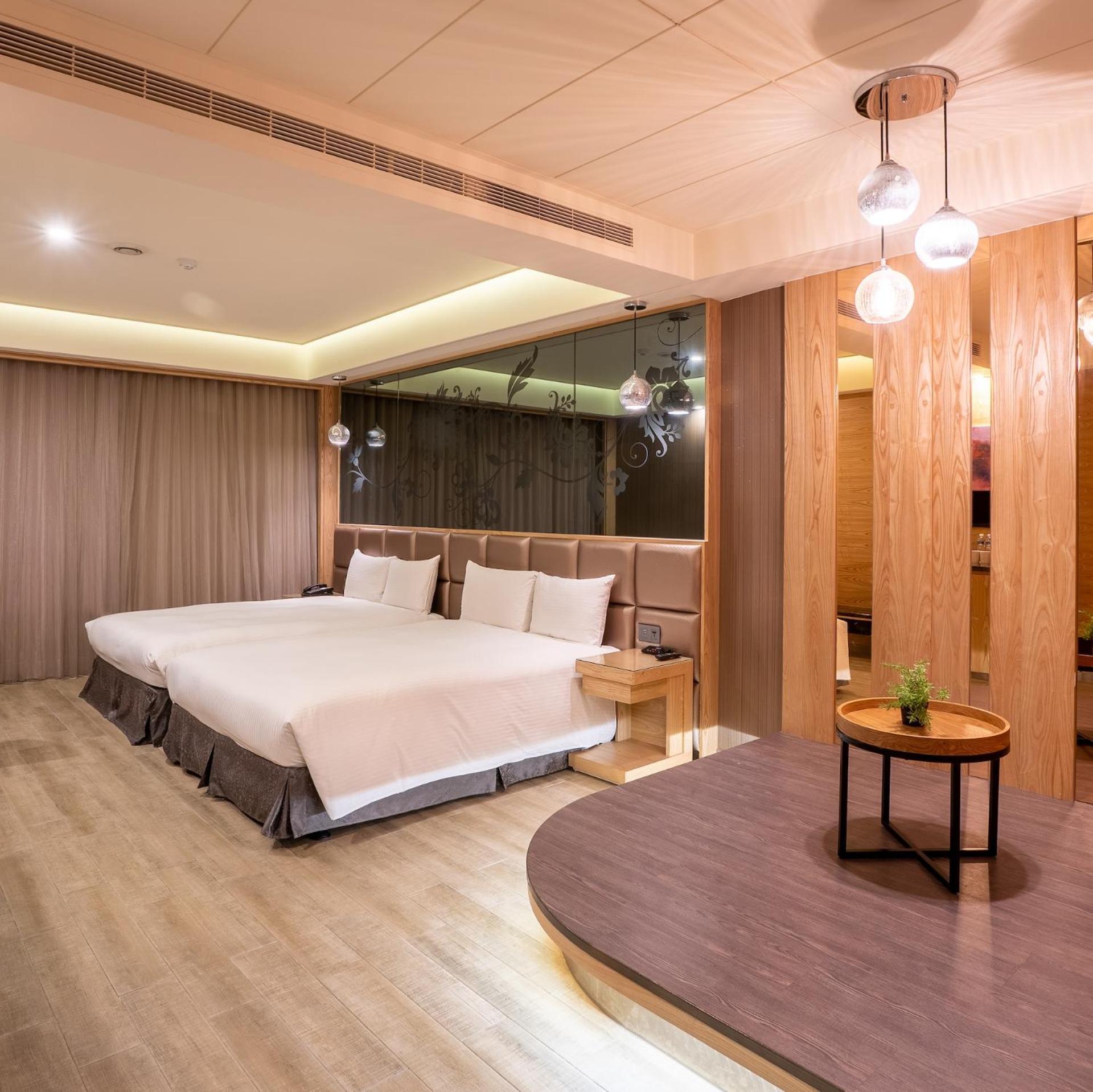 Guide Hotel Taichung Ziyou Ngoại thất bức ảnh
